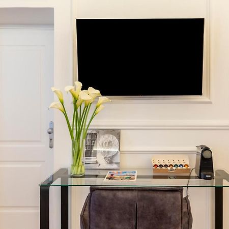 Largo Arenula Suites Рим Экстерьер фото